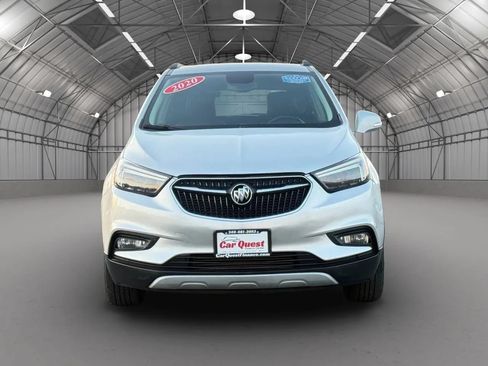 Used 2020 Buick Encore Essence AWD/4WD image 2