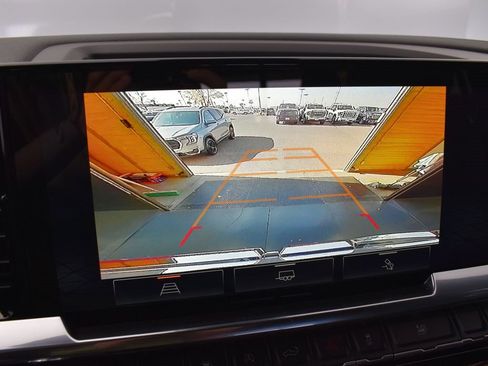 Used 2025 GMC Sierra 1500 SLE w/ Preferred Package image 9