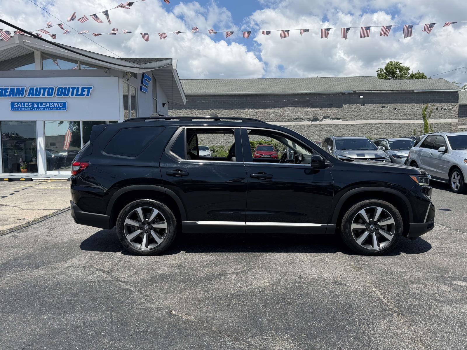 Used 2023 Honda Pilot Elite image 8