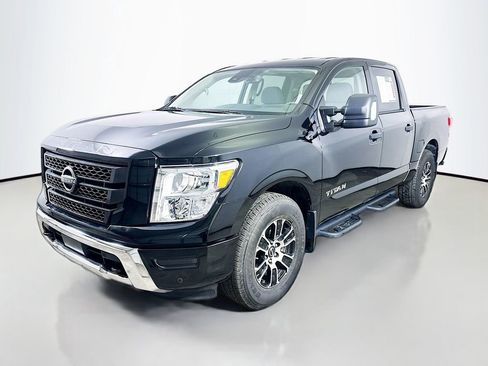Used 2024 Nissan Titan SV w/ SV Convenience Package image 3