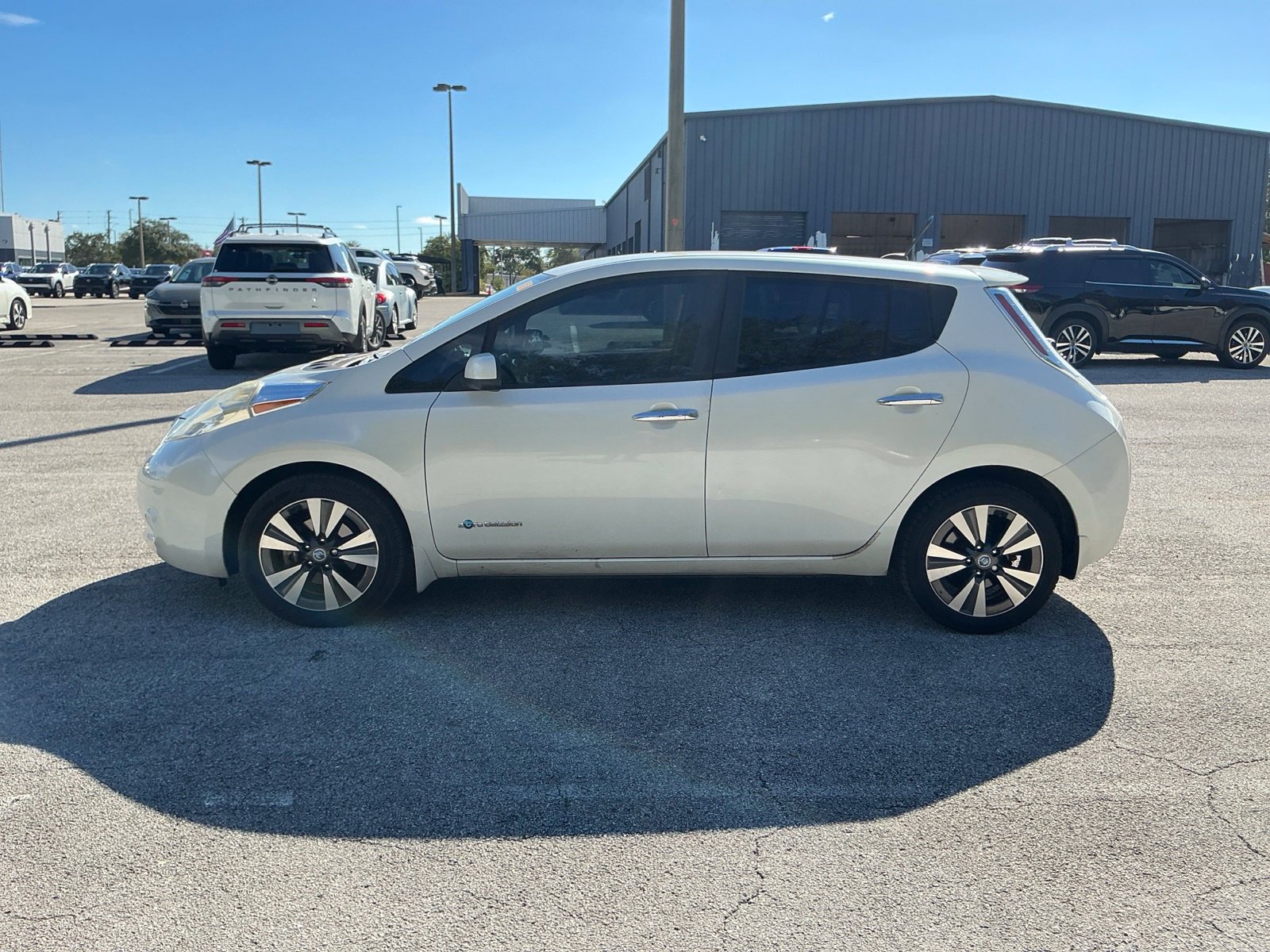 Used 2013 Nissan Leaf SL w/ Premium Pkg FWD image 5