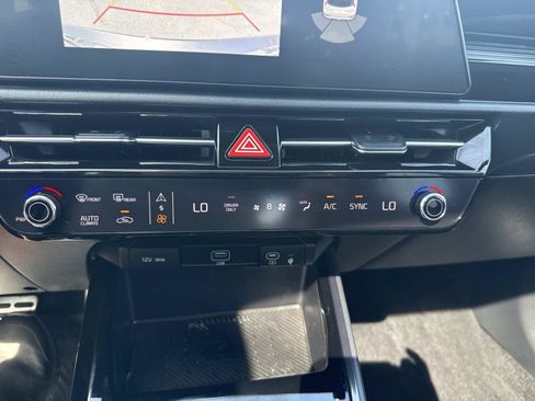 Used 2023 Kia Niro EX Touring FWD image 25