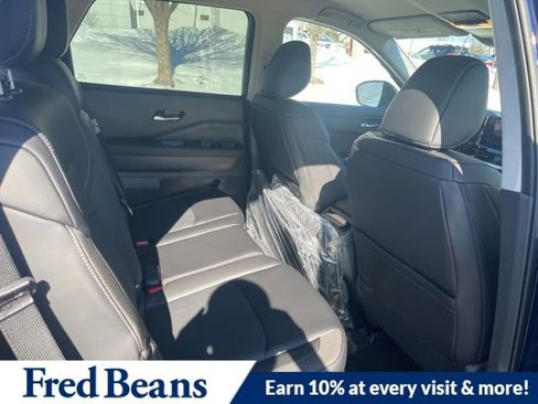 New 2026 Nissan Pathfinder SL image 11