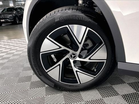 Certified 2023 Mercedes-Benz GLC 300 image 8