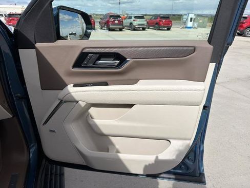 Used 2025 GMC Yukon XL Denali w/ Sun & Power Step Package AWD/4WD image 23