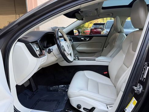 Used 2022 Volvo S60 B5 Momentum w/ Premium Package image 9