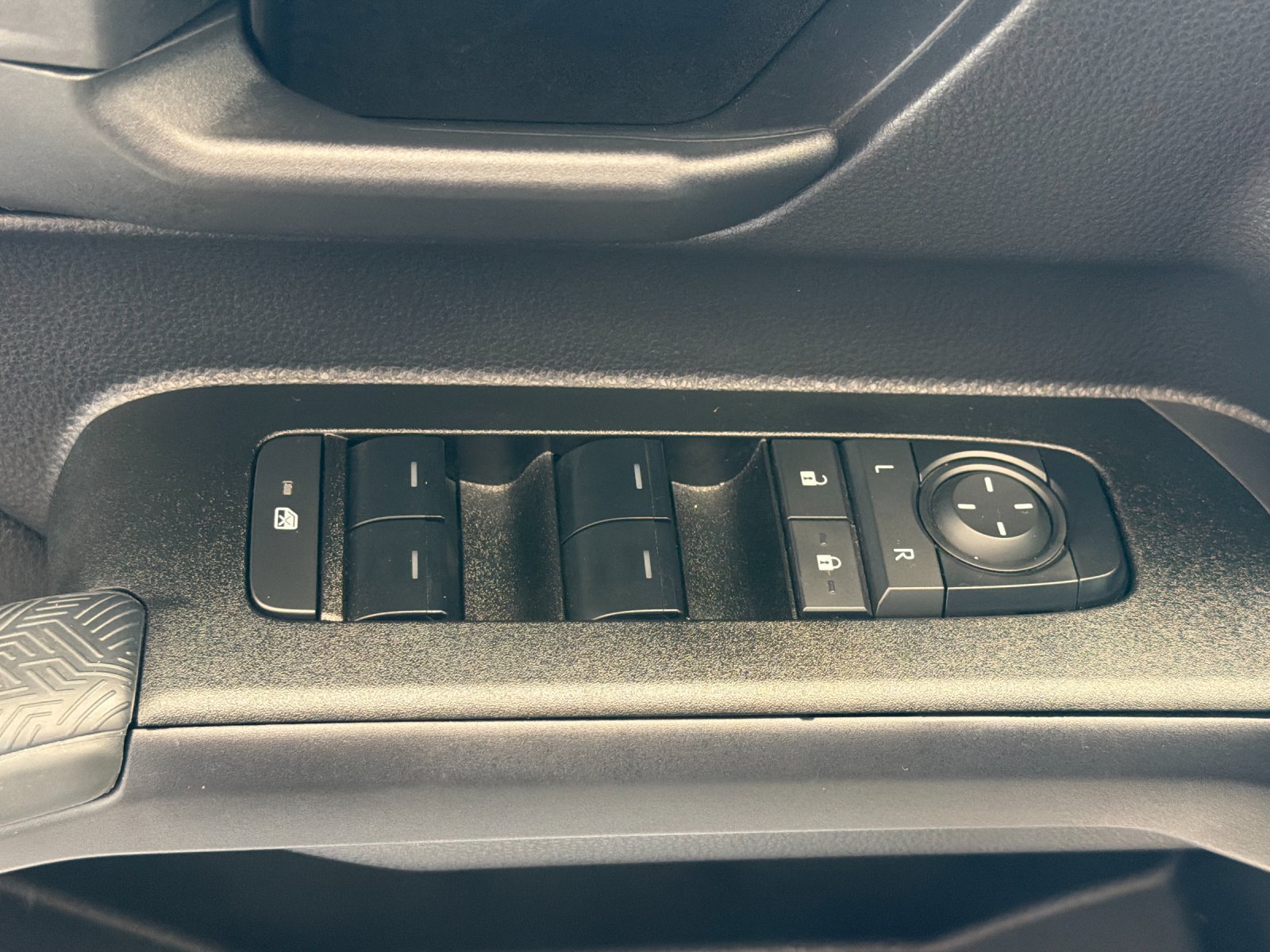 Used 2025 Toyota 4Runner SR5 AWD/4WD image 11