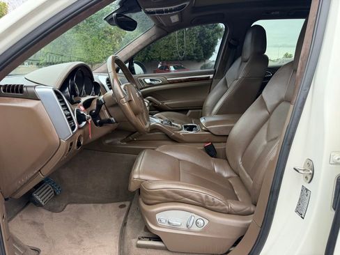 Used 2012 Porsche Cayenne Turbo image 22
