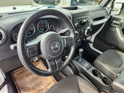 Used 2017 Jeep Wrangler Unlimited Sahara w/ Max Tow Package image 24