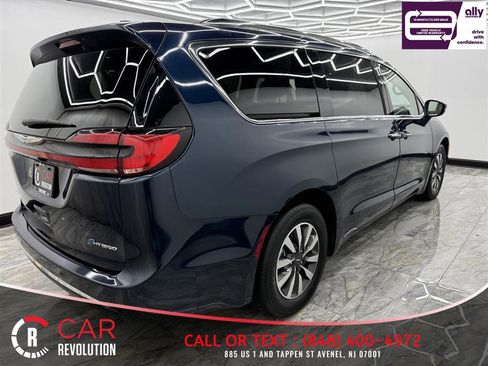 Used 2021 Chrysler Pacifica Touring-L FWD image 10