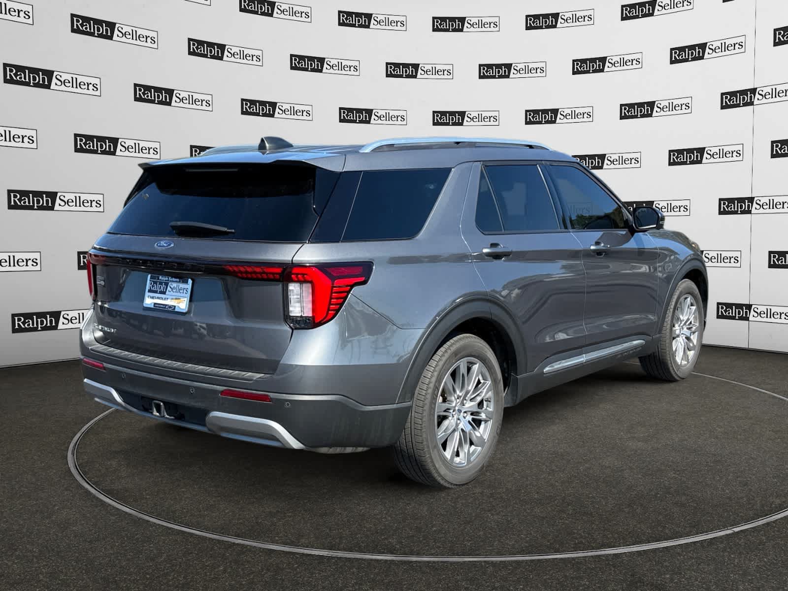 Used 2025 Ford Explorer Platinum RWD image 6