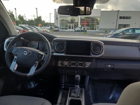 Certified 2019 Toyota Tacoma SR5 AWD/4WD image 18
