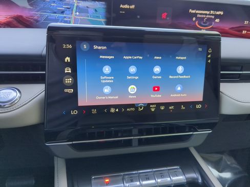 Used 2025 Lincoln Nautilus Premier image 22