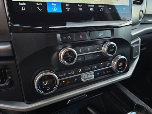 Used 2024 Ford Expedition Max XLT image 35