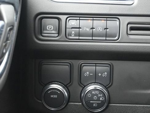 Used 2024 GMC Yukon SLT image 14