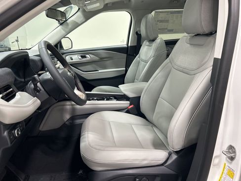 New 2026 Ford Explorer Active w/ Active Comfort Package image 9