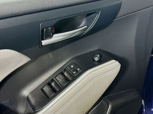 Used 2023 Toyota Highlander XLE AWD/4WD image 18