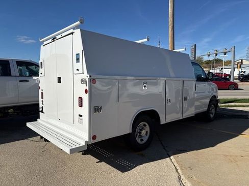 New 2025 Chevrolet Express 3500 w/ Power Convenience Package image 4