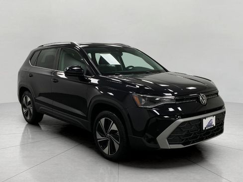 Used 2025 Volkswagen Taos SE AWD/4WD image 31