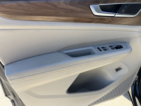 Used 2024 Volkswagen Atlas SE w/ Panoramic Sunroof Package image 13