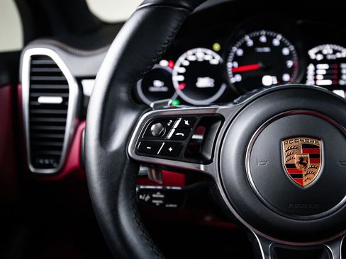 Certified 2023 Porsche Cayenne Coupe AWD/4WD image 17