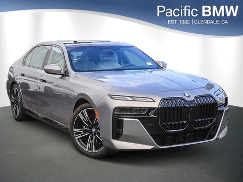 Used 2026 BMW 750e xDrive AWD/4WD image 1