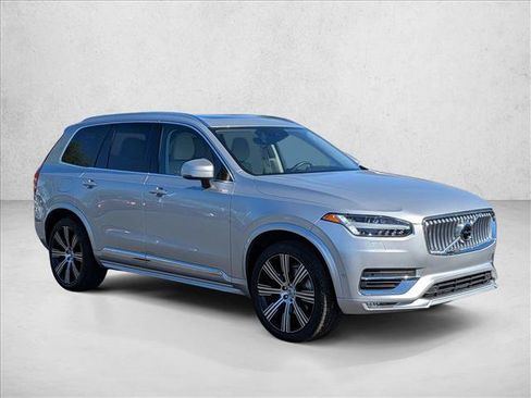 Used 2022 Volvo XC90 T6 Inscription w/ Lounge Package AWD/4WD image 3