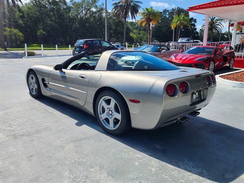 Used 1998 Chevrolet Corvette Coupe w/ Memory Pkg RWD image 6