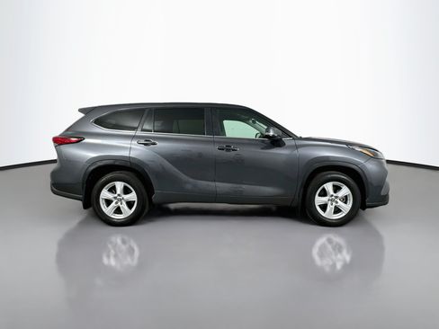 Used 2023 Toyota Highlander LE AWD/4WD image 8