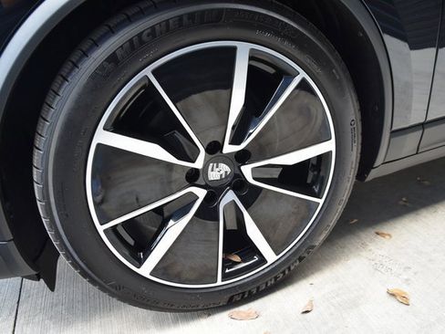 Certified 2025 Porsche Macan 4 Electric image 11