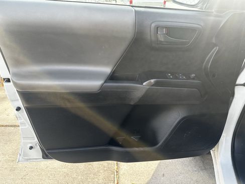 Used 2023 Toyota Tacoma SR image 9