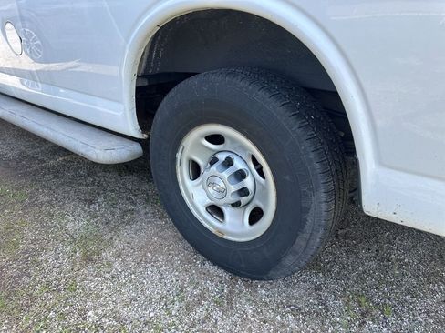 Used 2018 Chevrolet Express 2500 w/ Driver Convenience Package image 10