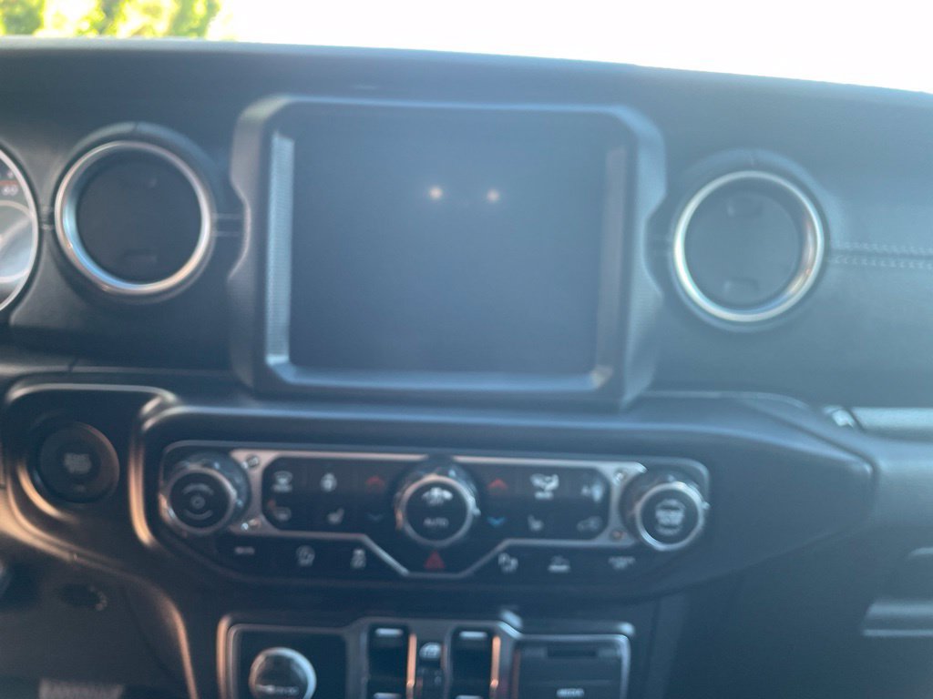 Used 2022 Jeep Wrangler Unlimited Sahara w/ Cold Weather Group AWD/4WD image 18