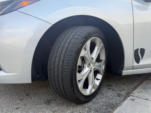 Used 2017 Chevrolet Cruze Premier image 33