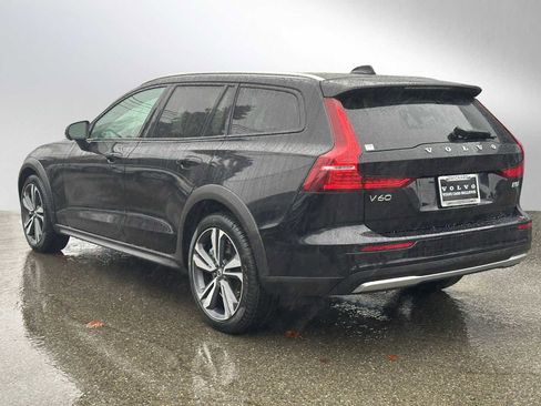 Certified 2025 Volvo V60 B5 Cross Country Plus image 5