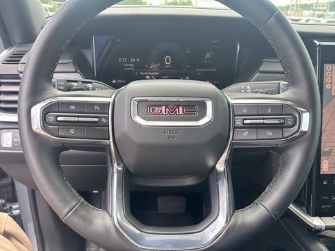 Used 2026 GMC Acadia Elevation w/ Elevation Premium Package AWD/4WD image 18