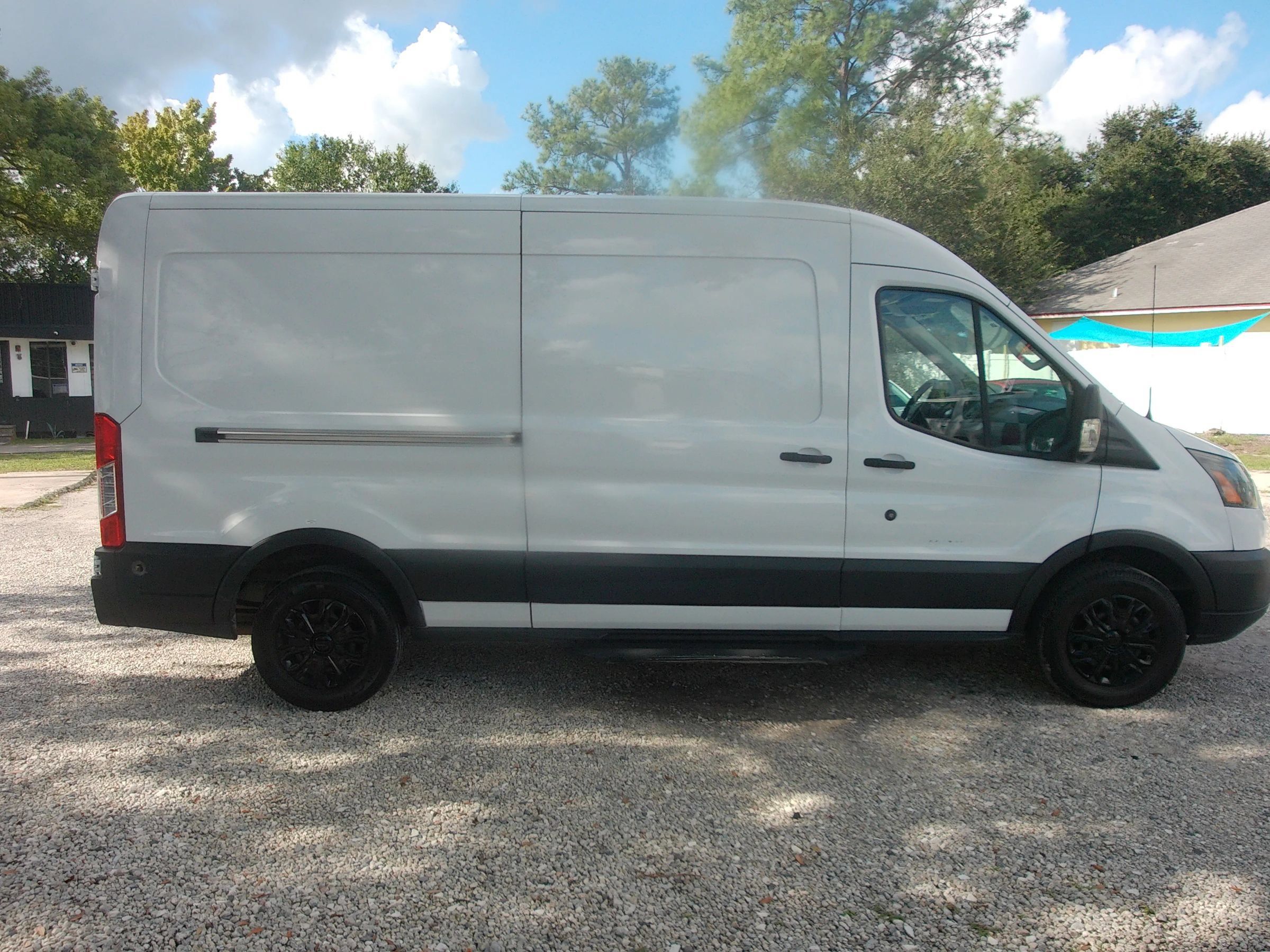 Used 2019 Ford Transit 150 148 Medium Roof RWD image 4