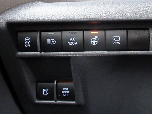 Used 2021 Toyota Sienna Limited image 35