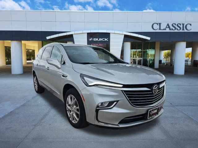 Used 2022 Buick Enclave Premium FWD image 2