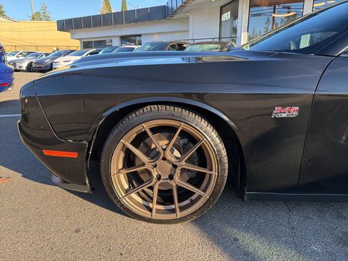 Used 2016 Dodge Challenger R/T image 11