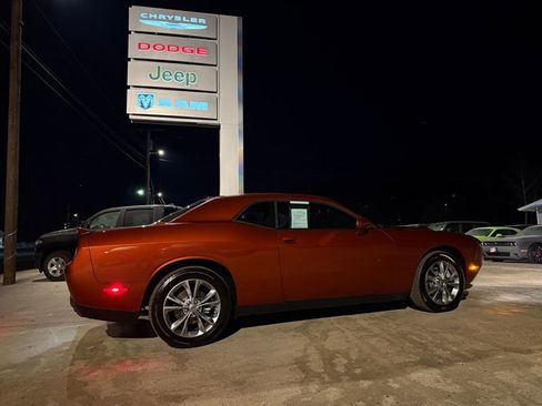 Used 2022 Dodge Challenger SXT image 5