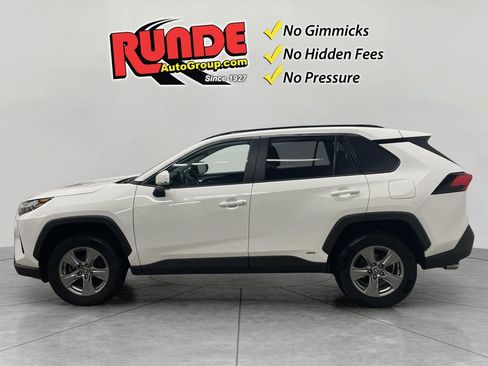 Used 2022 Toyota RAV4 XLE image 2