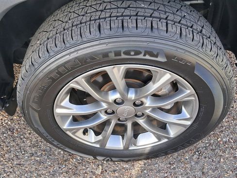 Used 2020 Jeep Cherokee Latitude Plus image 20