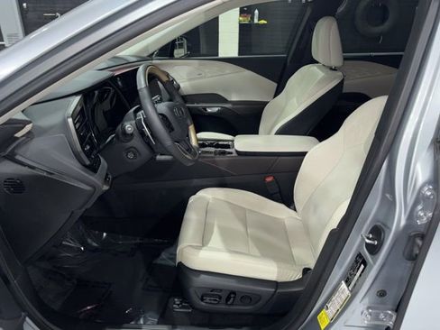 Used 2024 Lexus RX 350 AWD image 11