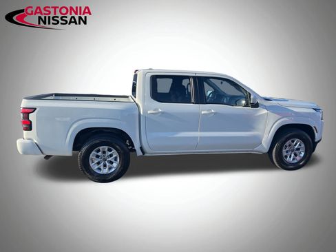 Used 2024 Nissan Frontier SV image 25