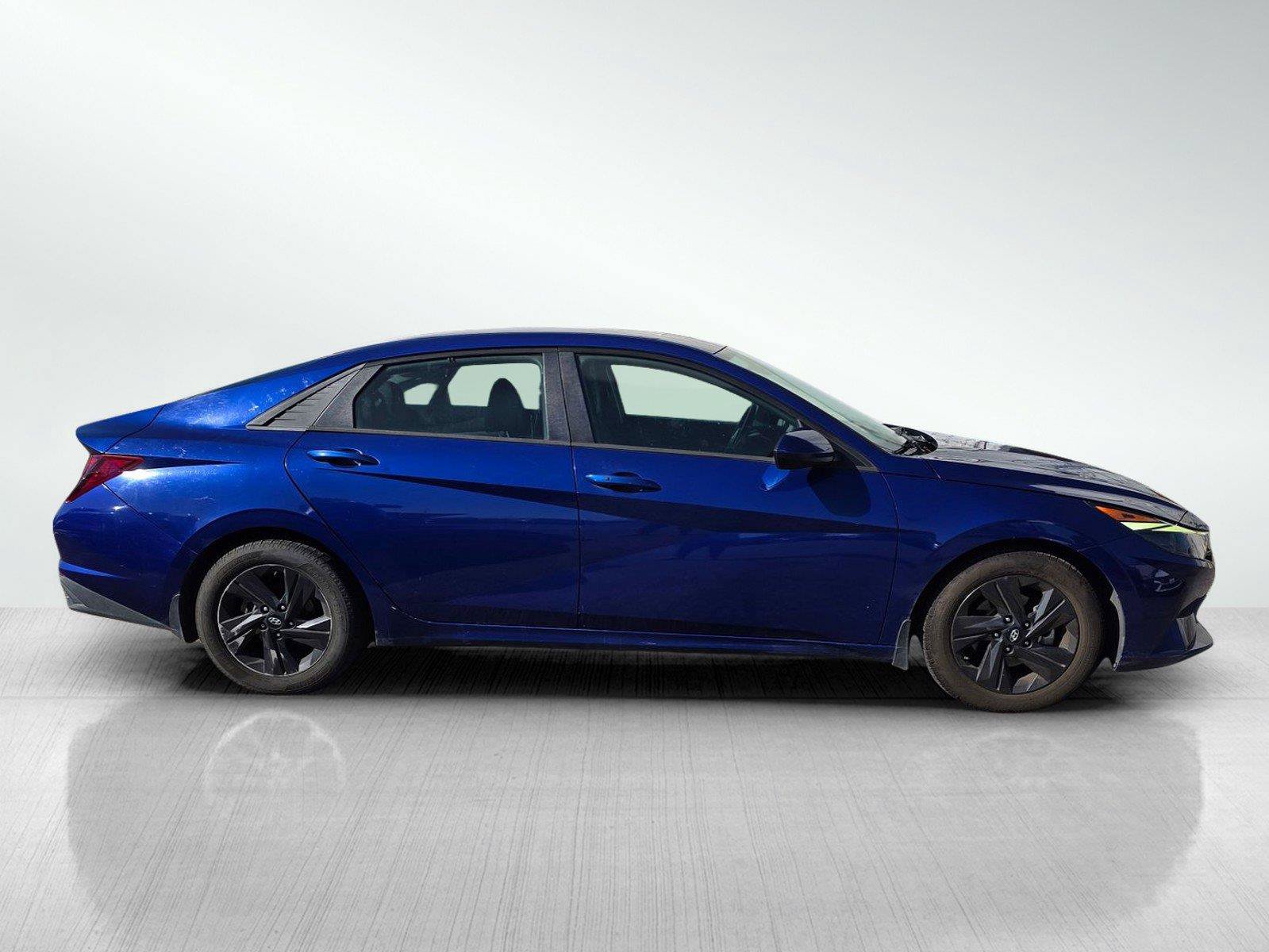 Used 2022 Hyundai Elantra SEL w/ Convenience Package FWD image 5