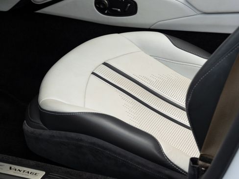 Used 2023 Aston Martin V8 Vantage V8 image 6
