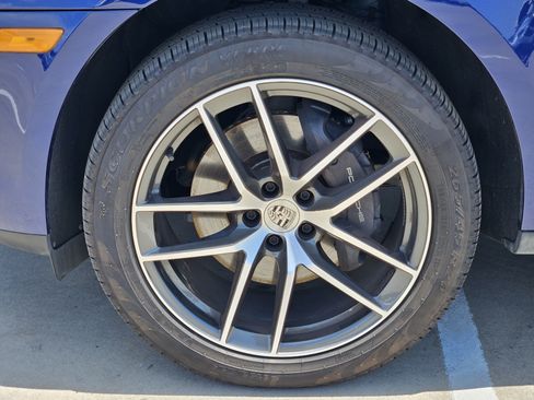 Certified 2026 Porsche Macan AWD/4WD image 14