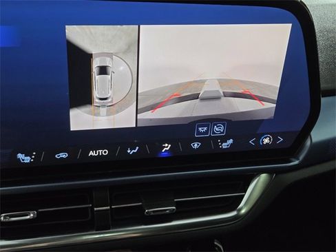 Used 2025 Chevrolet Equinox EV LT w/ Convenience Package image 24