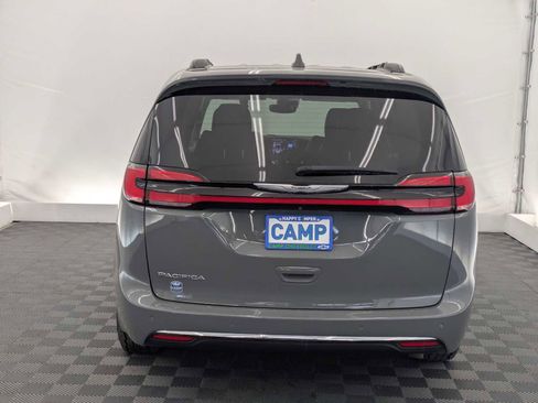 Used 2022 Chrysler Pacifica Touring-L FWD image 5